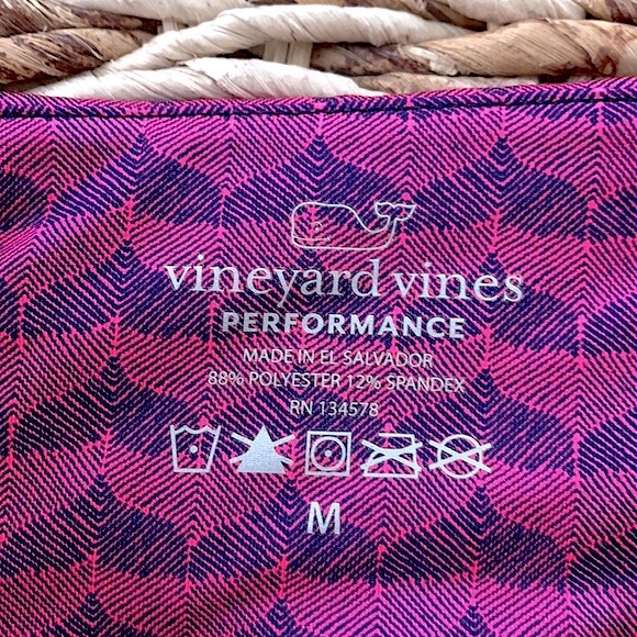 Vineyard Vines Etched Whale Tail Performance Legging - Picture 10 of 10